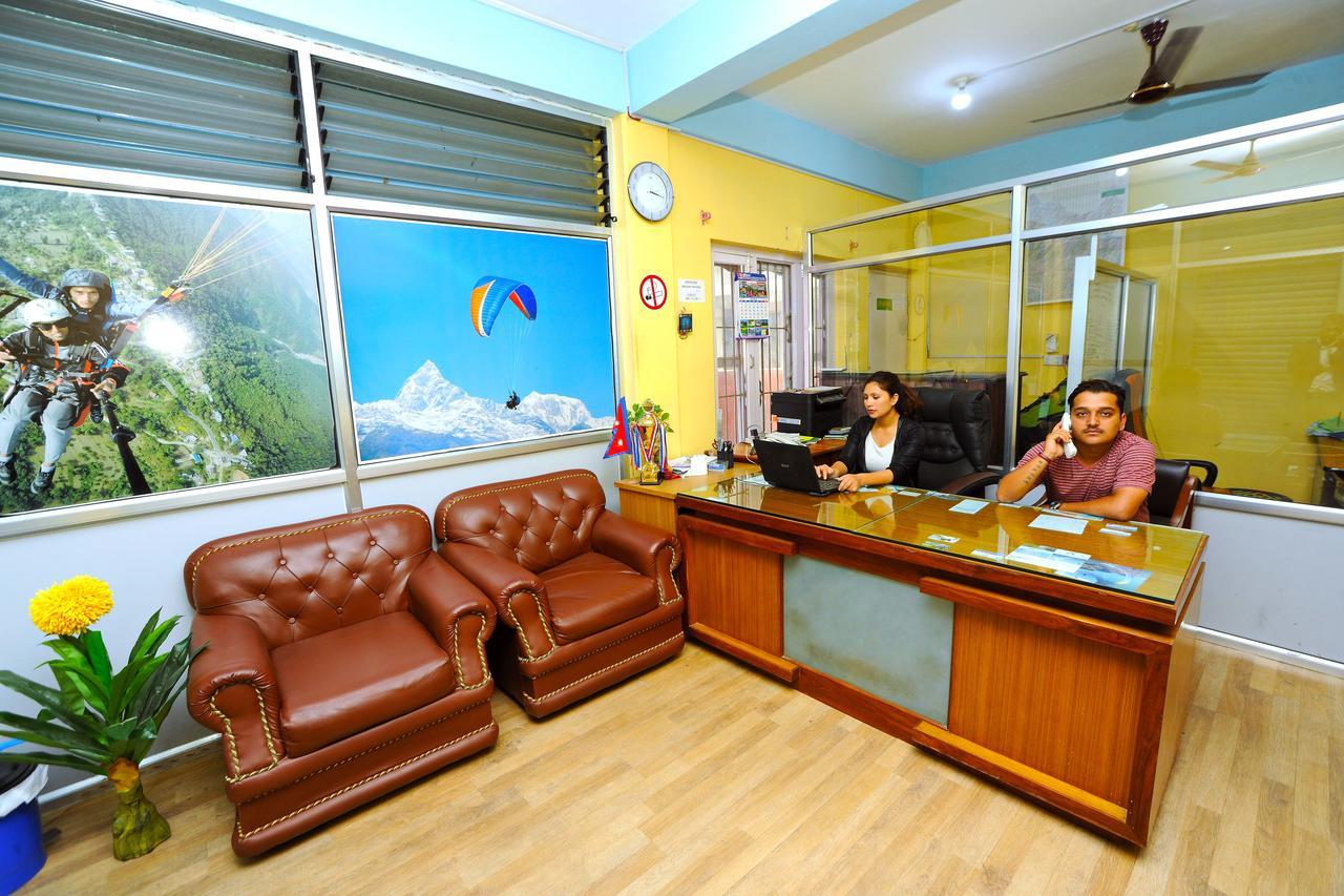 Hotel Queens Park Pokhara Extérieur photo