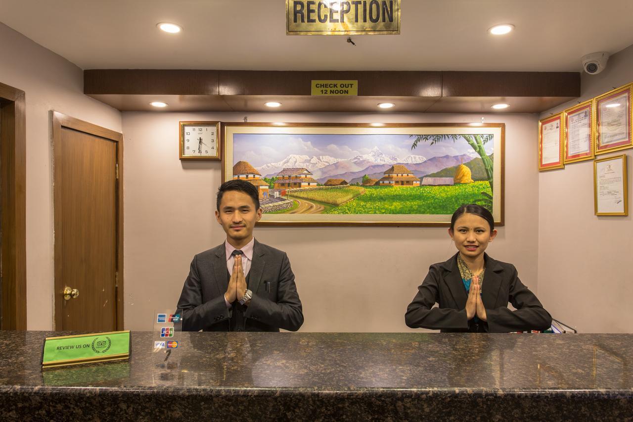 Hotel Queens Park Pokhara Extérieur photo