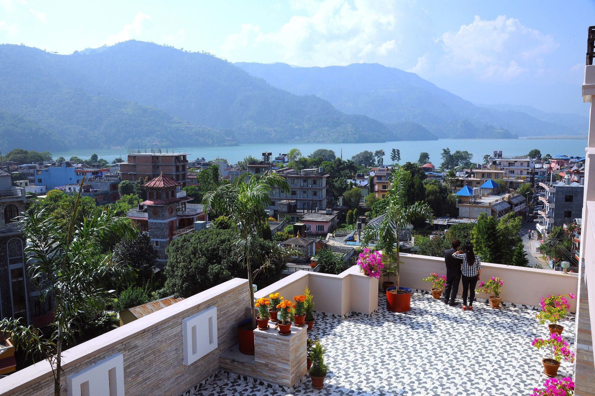 Hotel Queens Park Pokhara Extérieur photo