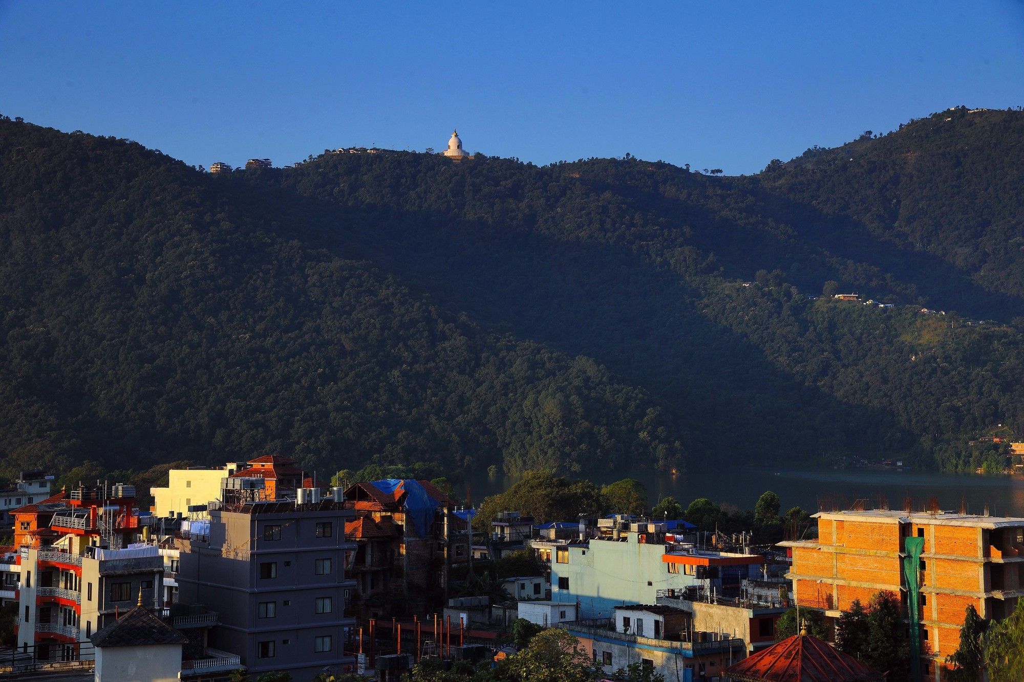 Hotel Queens Park Pokhara Extérieur photo