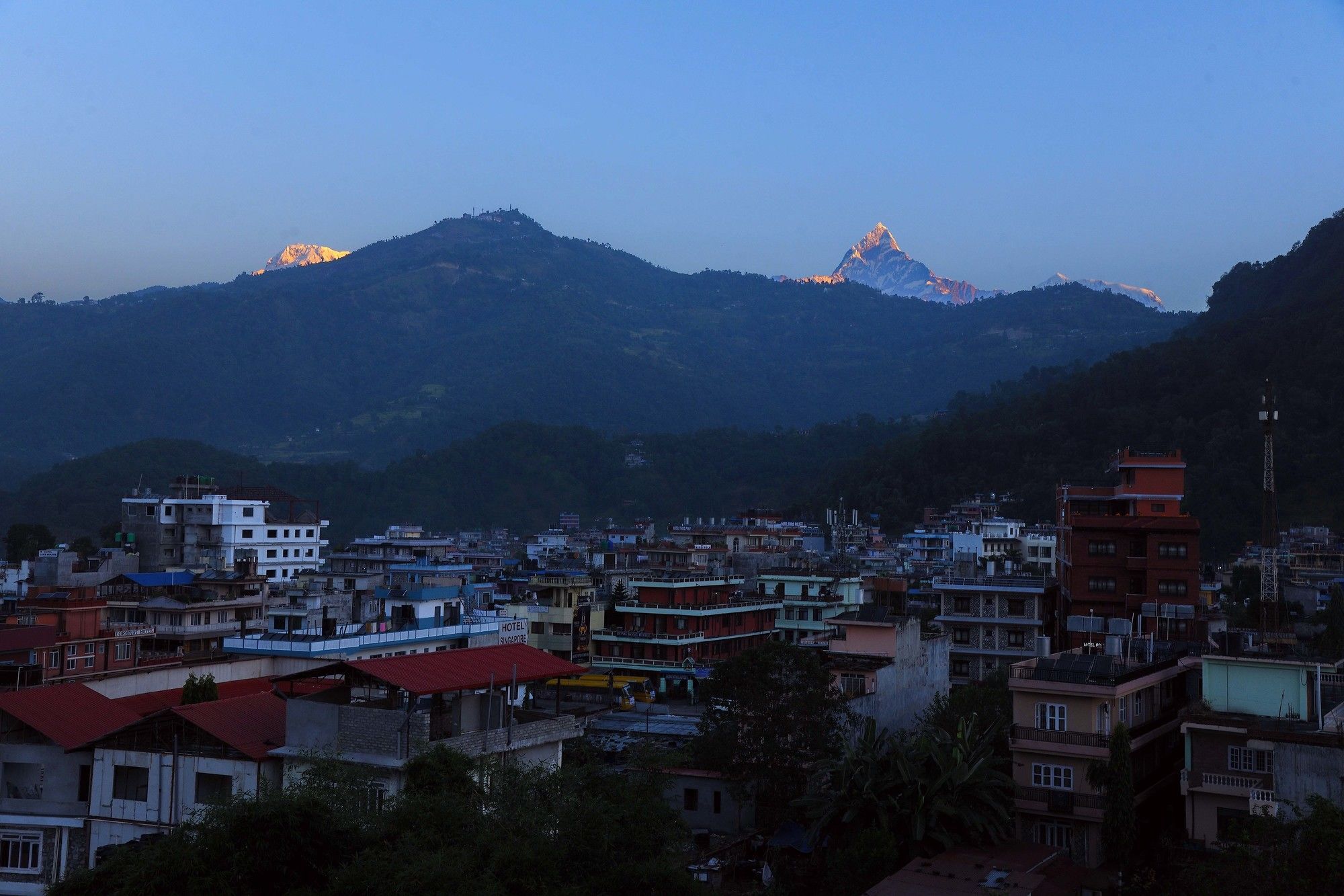 Hotel Queens Park Pokhara Extérieur photo