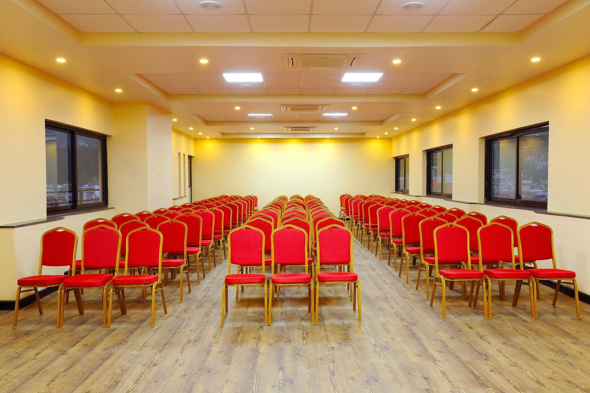 Hotel Queens Park Pokhara Extérieur photo