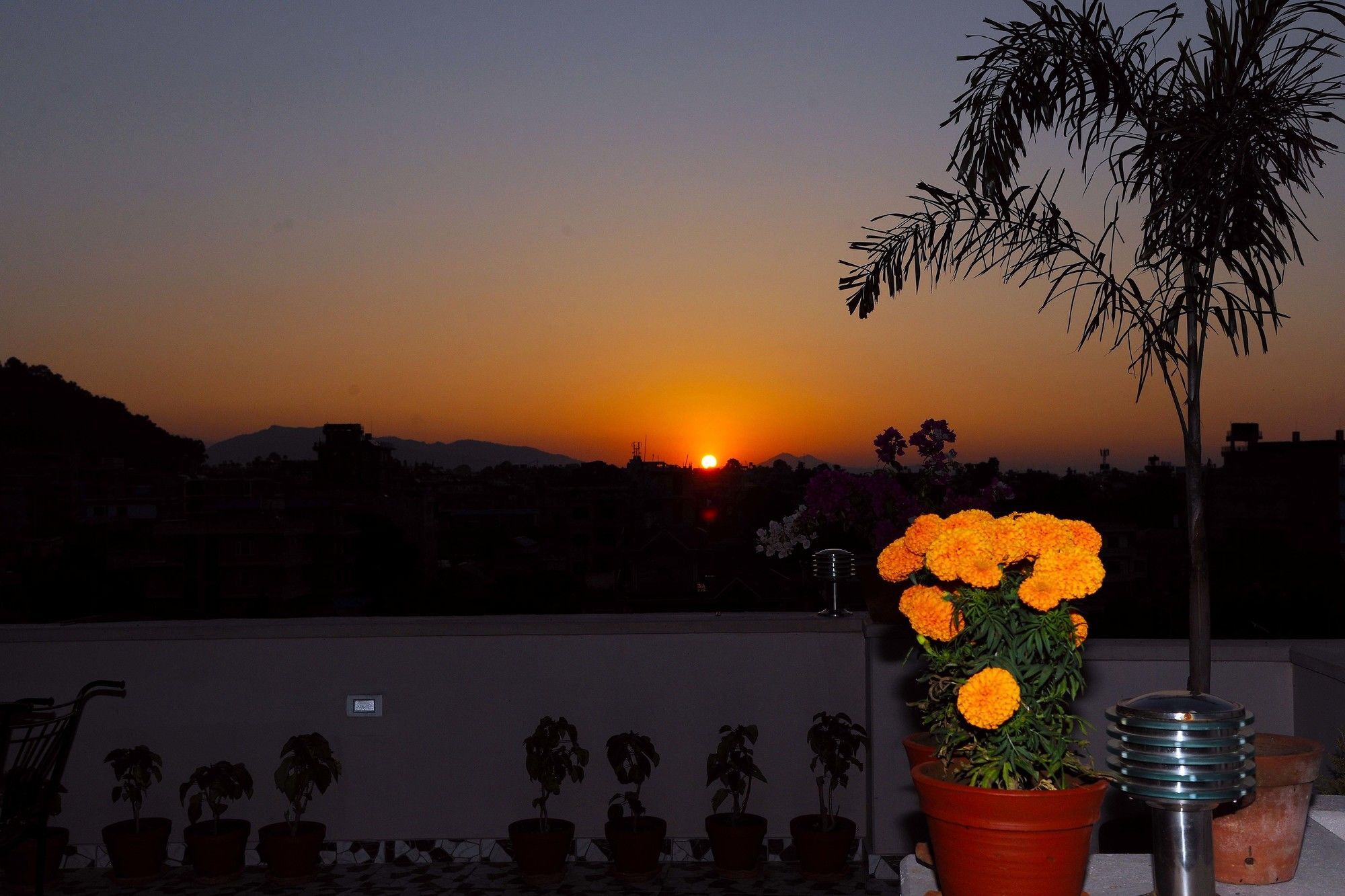 Hotel Queens Park Pokhara Extérieur photo