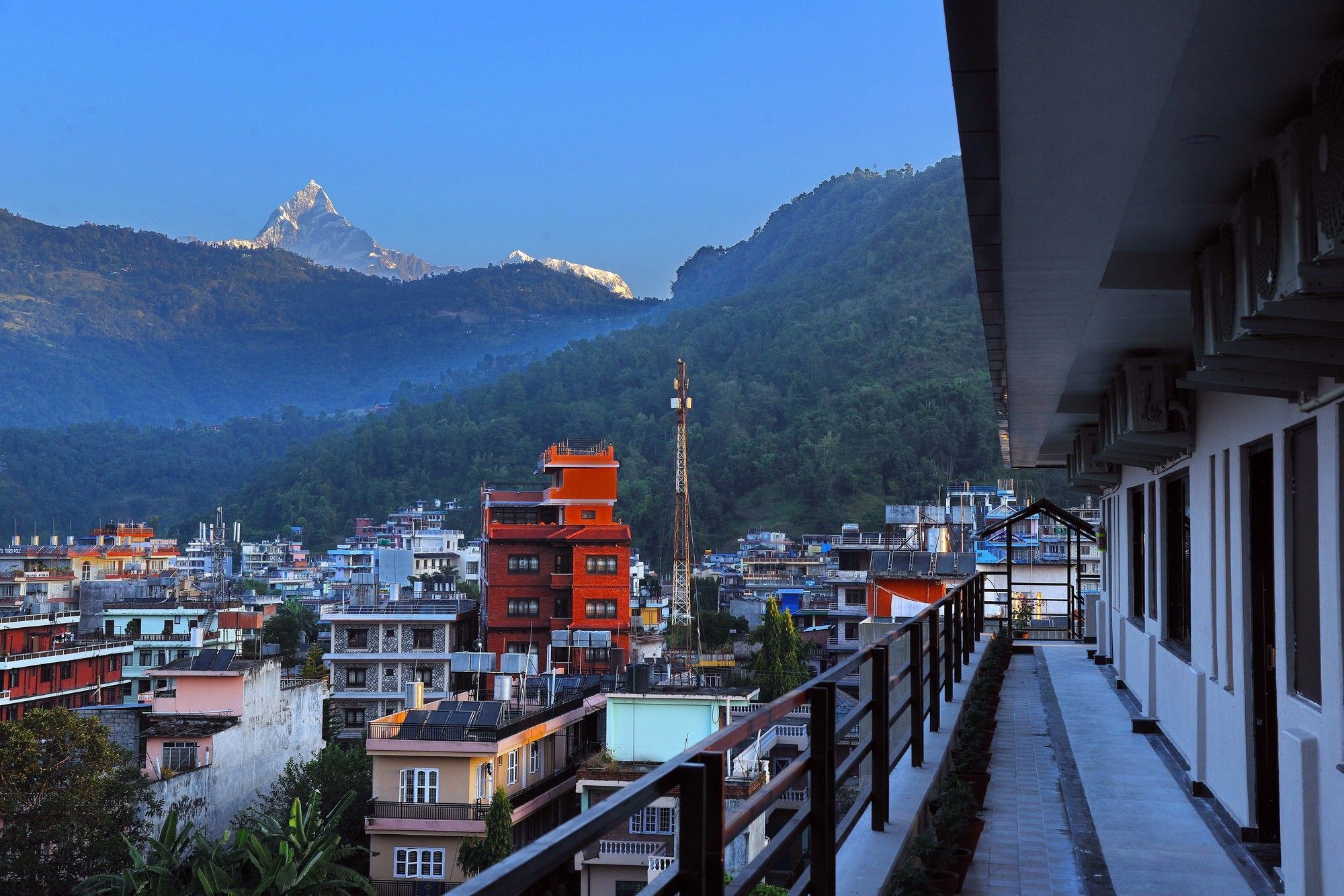 Hotel Queens Park Pokhara Extérieur photo